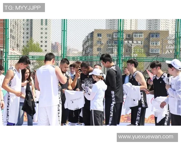 球场边的浪漫聚焦足球球星女友现场助阵引爆全场热议