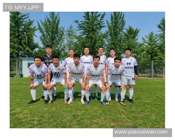 足球球星合照展现团队气质与个人魅力瞬间定格